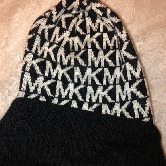 NEW MICHAEL KORS BEANIE *authentic - Picture 2 of 4